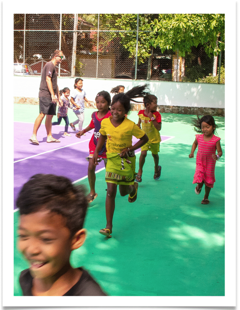 askep tennis enfants courir